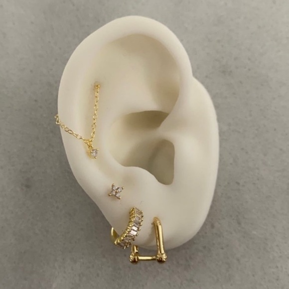 18K Gold Thick Huggie Hoop Crystal Earrings Brand New
